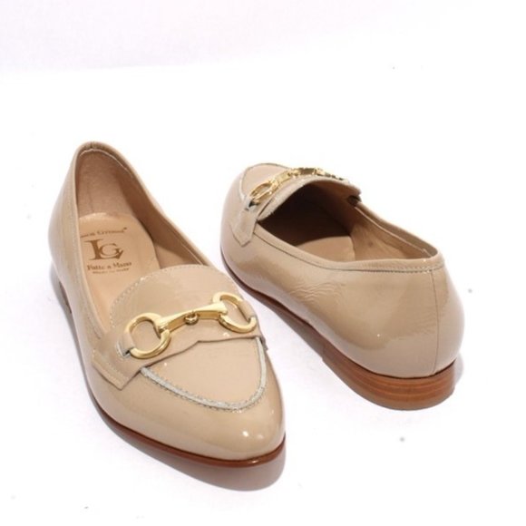 ITALIAN Beige Patent Leather Classic Pointy Shoes - Picture 2 of 8